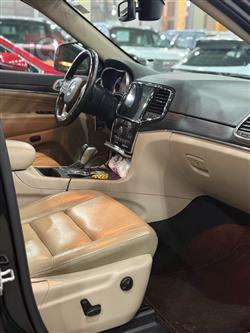 جیپ گراند شیرۆکی